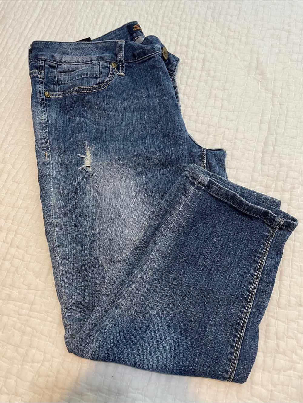 Seven7 Women's Medium Blue Straight Leg Cropped Jeans